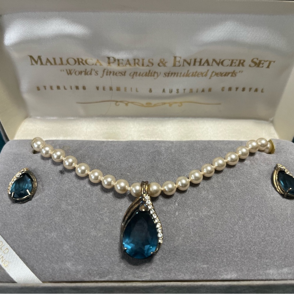 Mallorca Pearls Austrian Crystal necklace and earrings